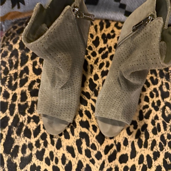 Jessica Simpson Brown and Green Heeled Boots with Peep-Toe and Chunky Heel - Picture 5 of 7